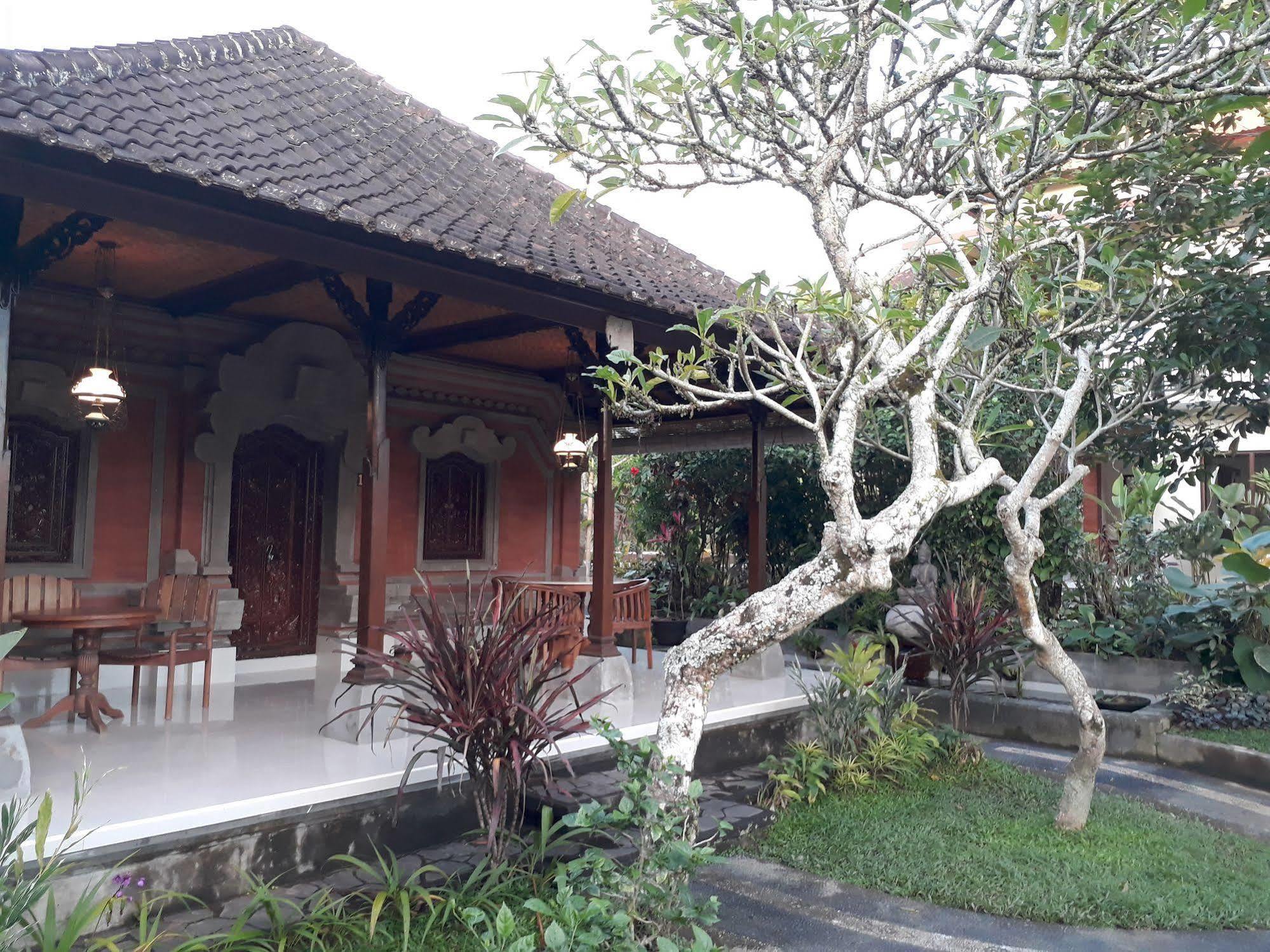 Nyoman Sandi Pensión Ubud Exterior foto