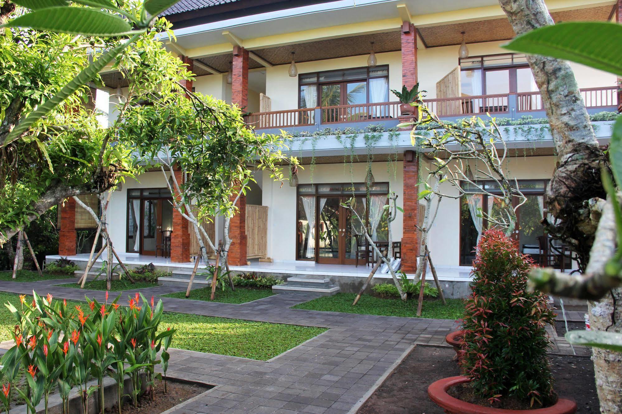 Nyoman Sandi Pensión Ubud Exterior foto